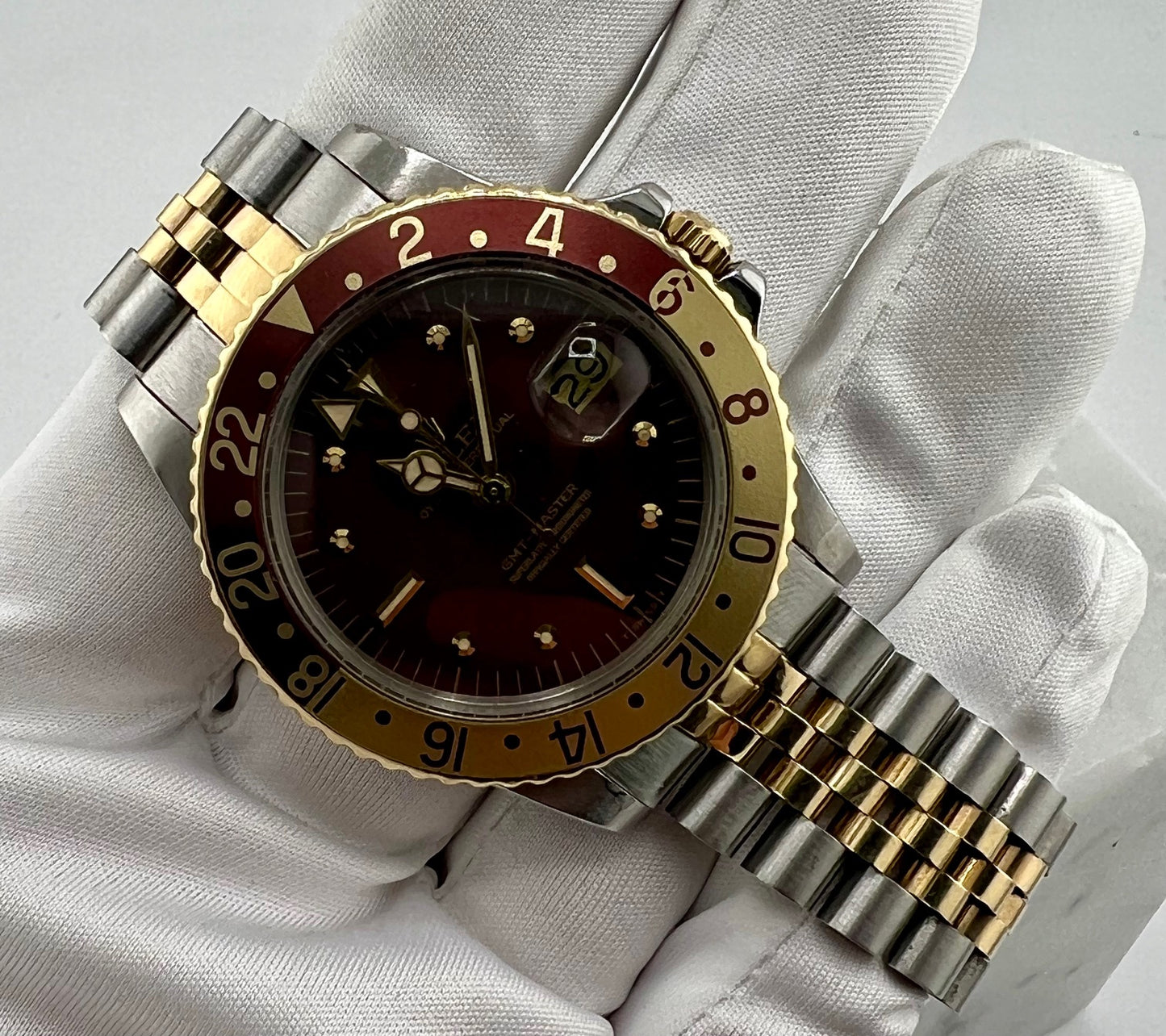 Rolex GMT-Master 1675 jubilèe Eye of the tiger 1977 nipple rail dial brown