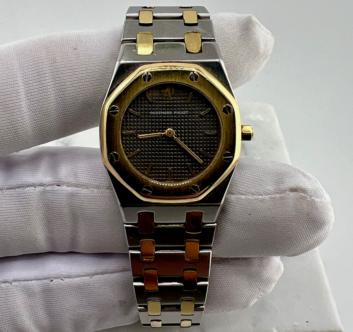 Audemars Piguet Royal Oak Lady 26mm 6707SA 1985 only watch quartz