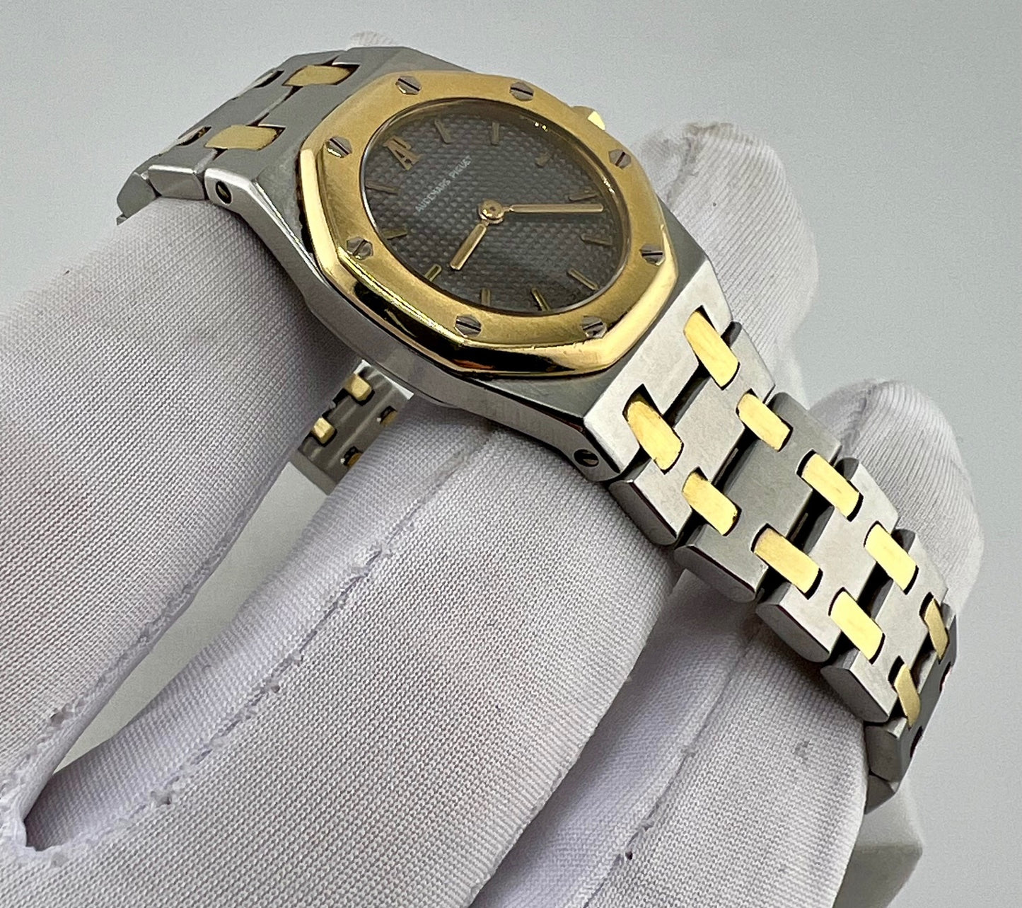 Audemars Piguet Royal Oak Lady 26mm 6707SA 1985 only watch quartz
