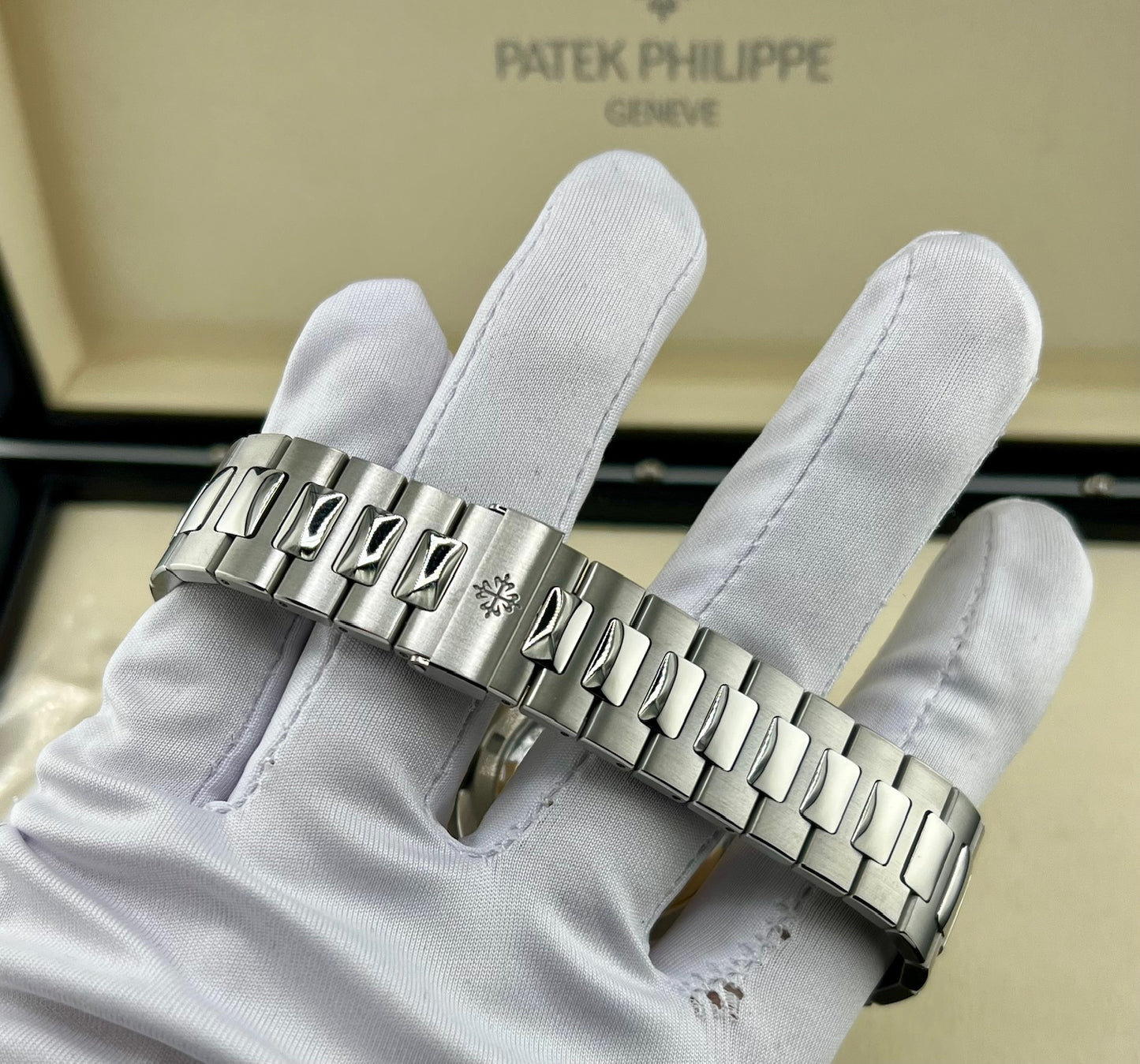 Patek Philippe Nautilus 5990/1A Black Dial 2019 Full Set NEW ITA