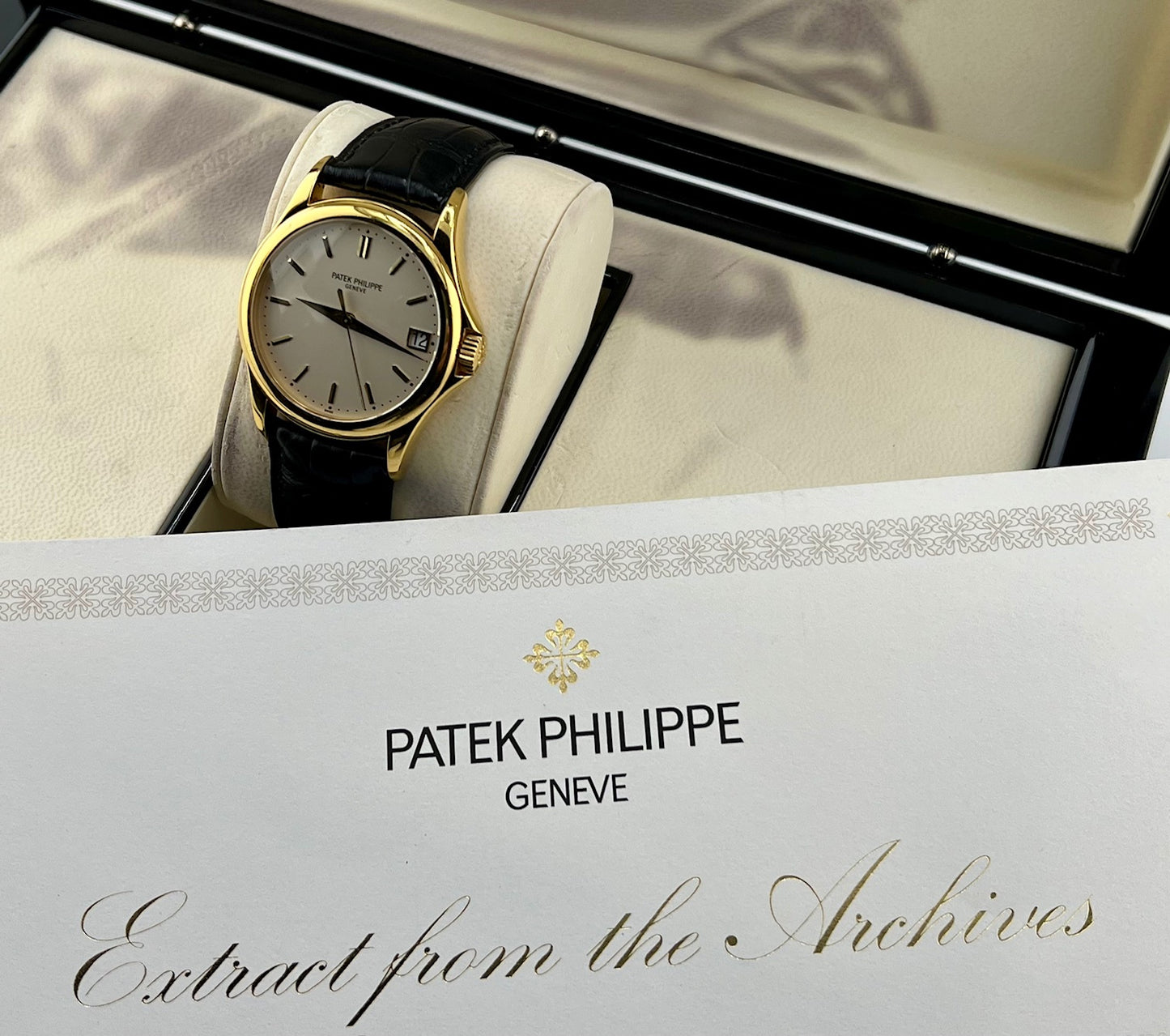Patek Philippe Calatrava 5127J 37mm Yellow Gold 2007 Extrait d'archive 2024