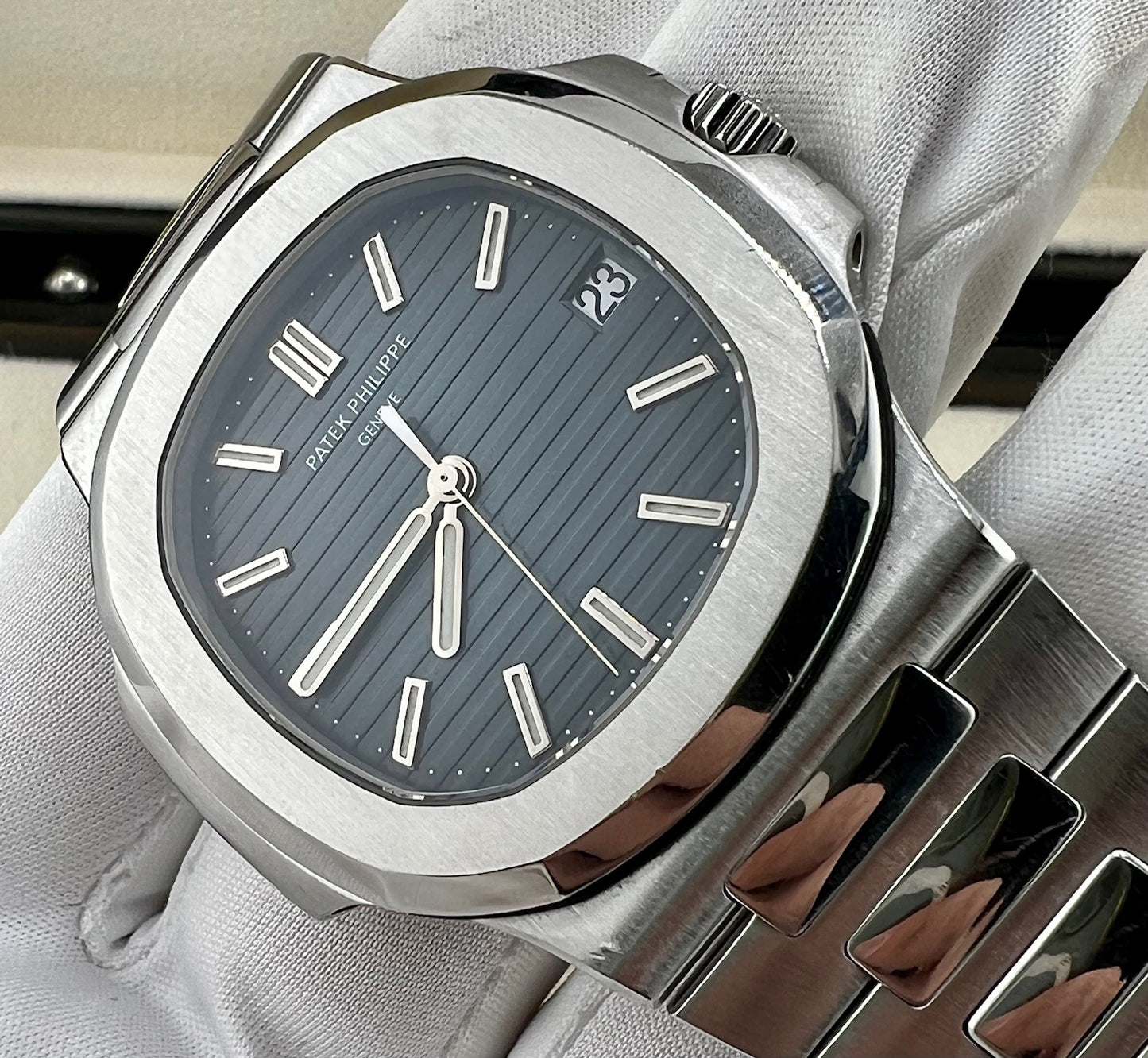 Patek Philippe Nautilus 5711/1A 2007 Full Set UK blue dial