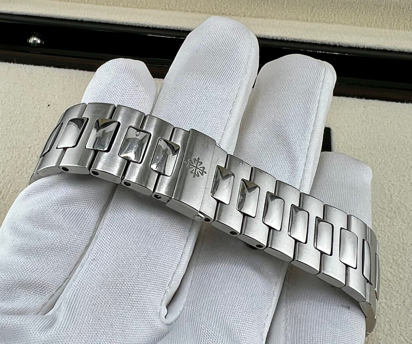Patek Philippe Nautilus 5711/1A 2007 Full Set UK blue dial