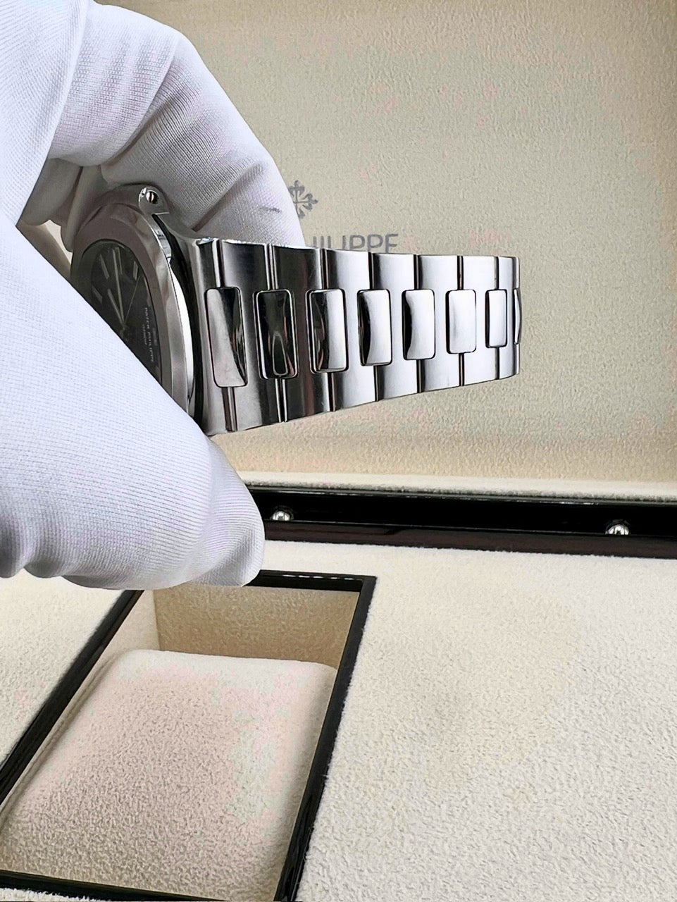 Patek Philippe Nautilus 5711/1A 2007 Full Set UK blue dial