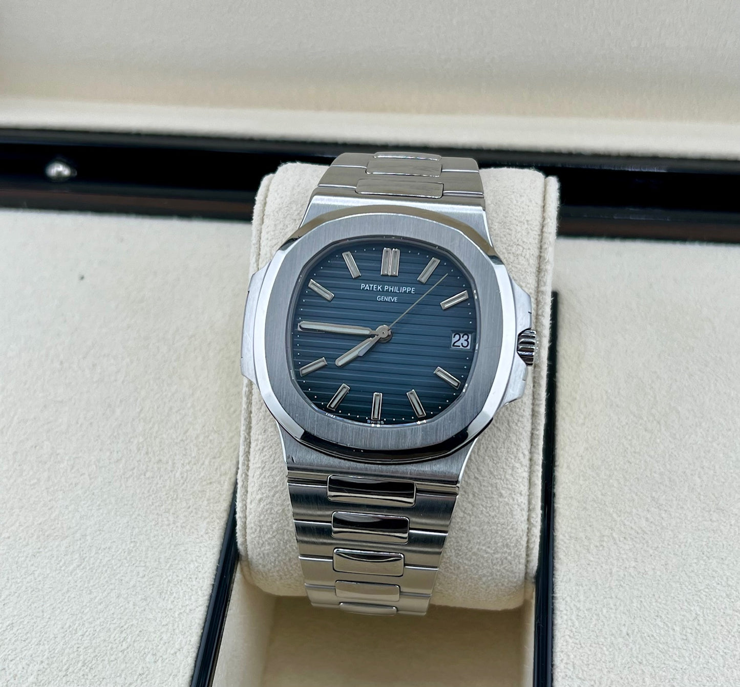 Patek Philippe Nautilus 5711/1A 2007 Full Set UK blue dial