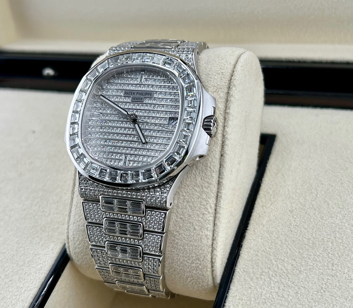 Patek Philippe Nautilus 5719/10G-010 Factory 2022 Oman