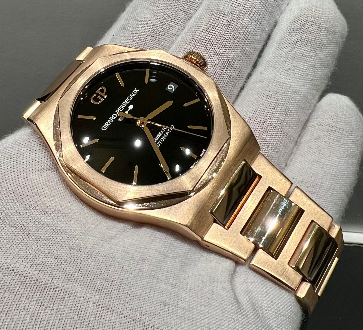 Girard Perregaux Laureato 42mm 18kt Pink Gold Dial Onix Dial 2022