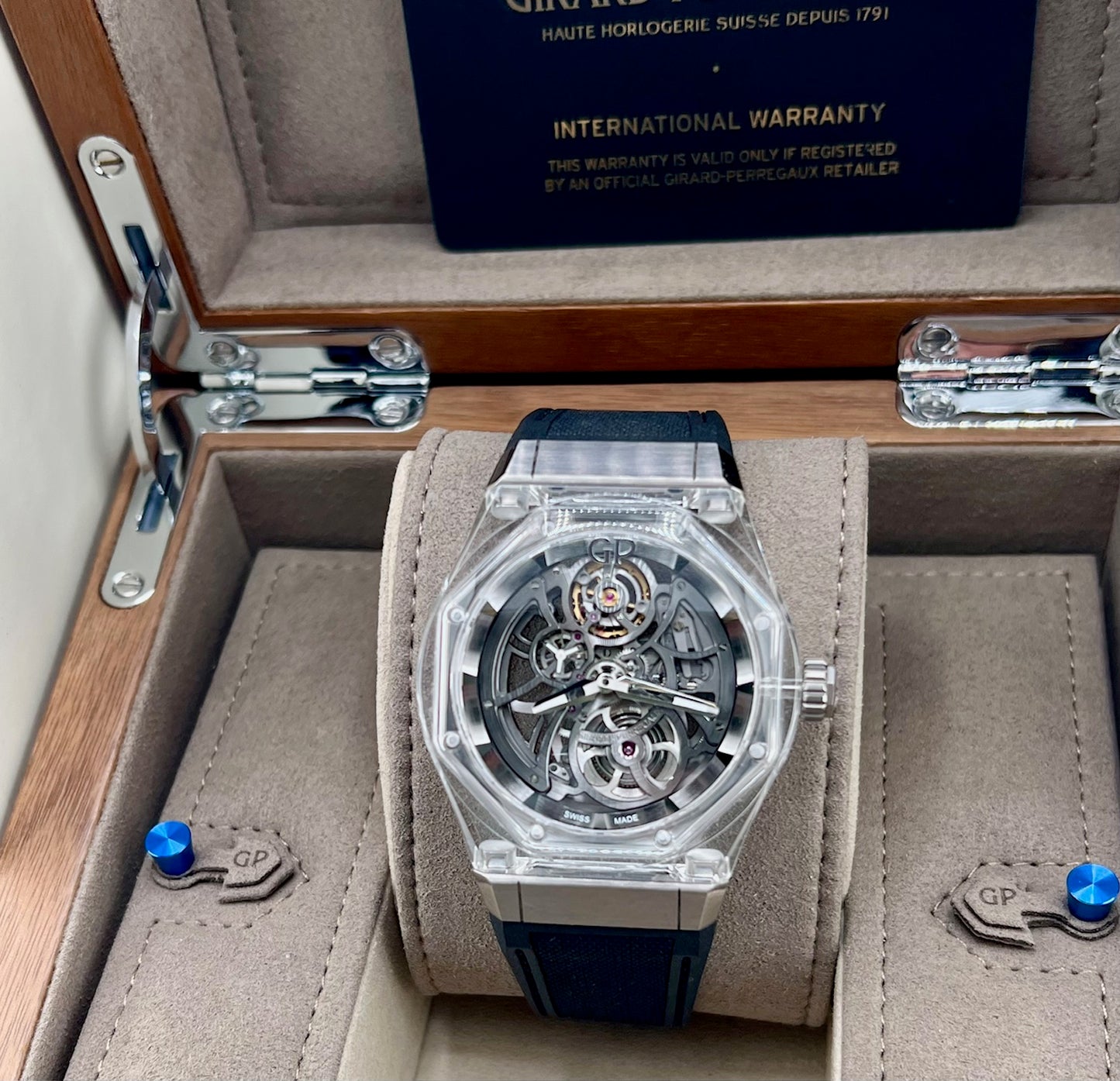 Girard Perregaux Laureato Absolute Light 44mm new 81071-43-231-FB6A