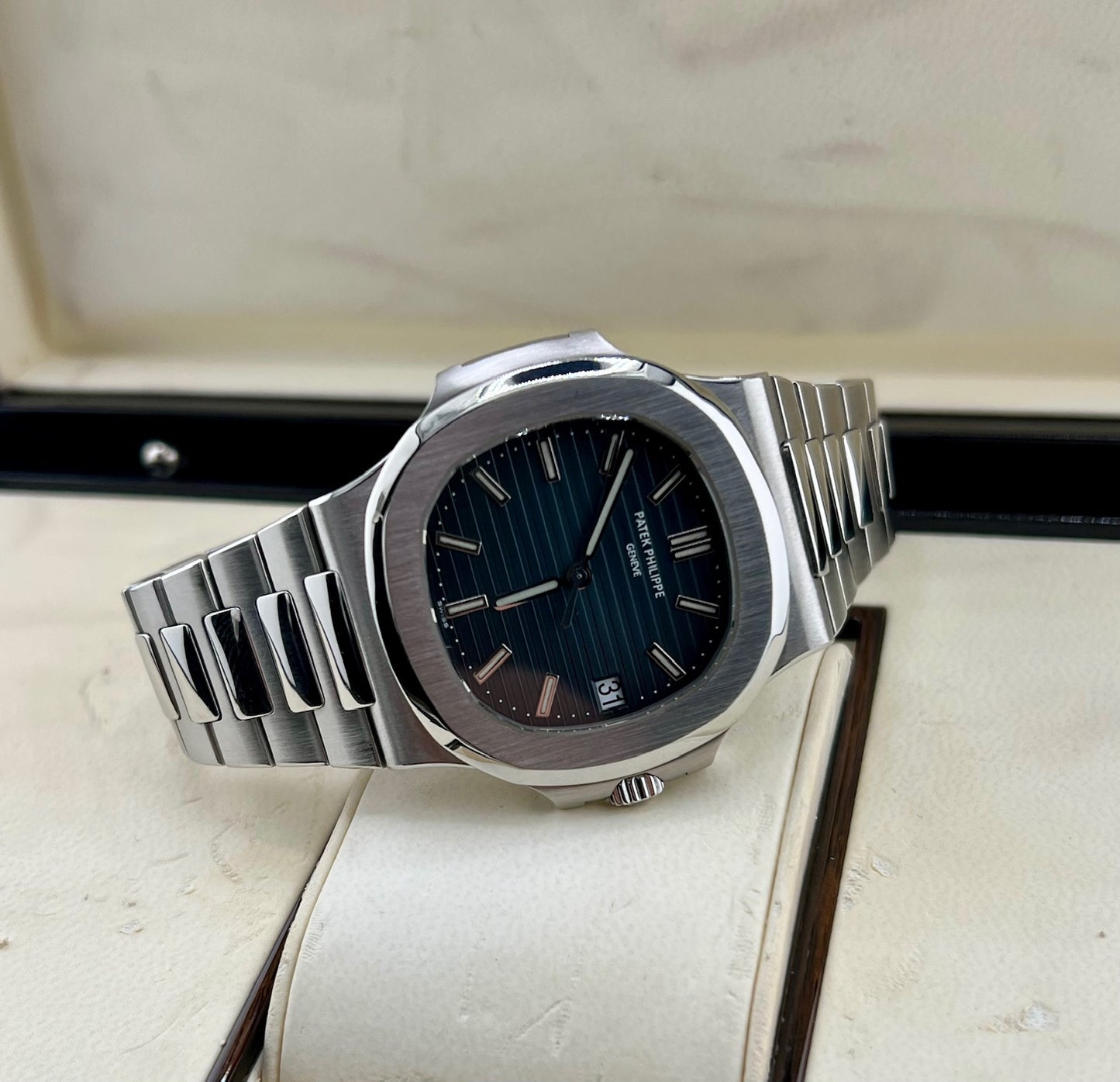 Patek Philippe Nautilus 5711/1A 2010 Blue Dial Full Set
