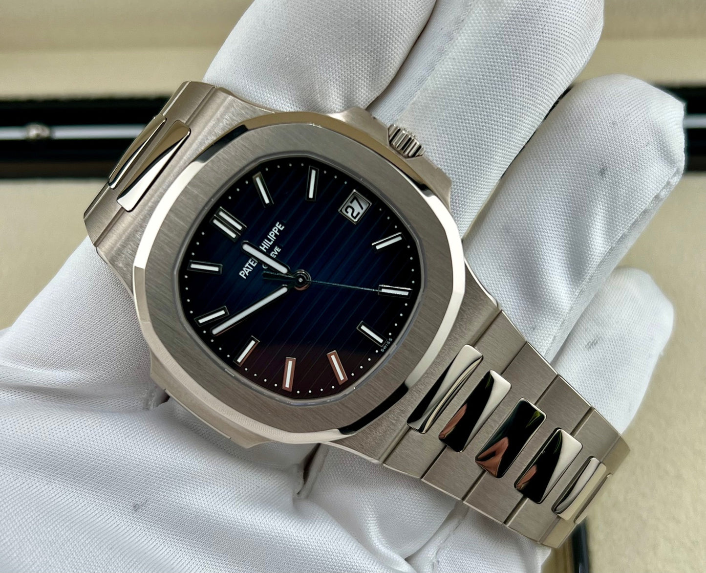 Patek Philippe Nautilus 5811/1G-001 Blue Dial 2023 Full Set White Gold