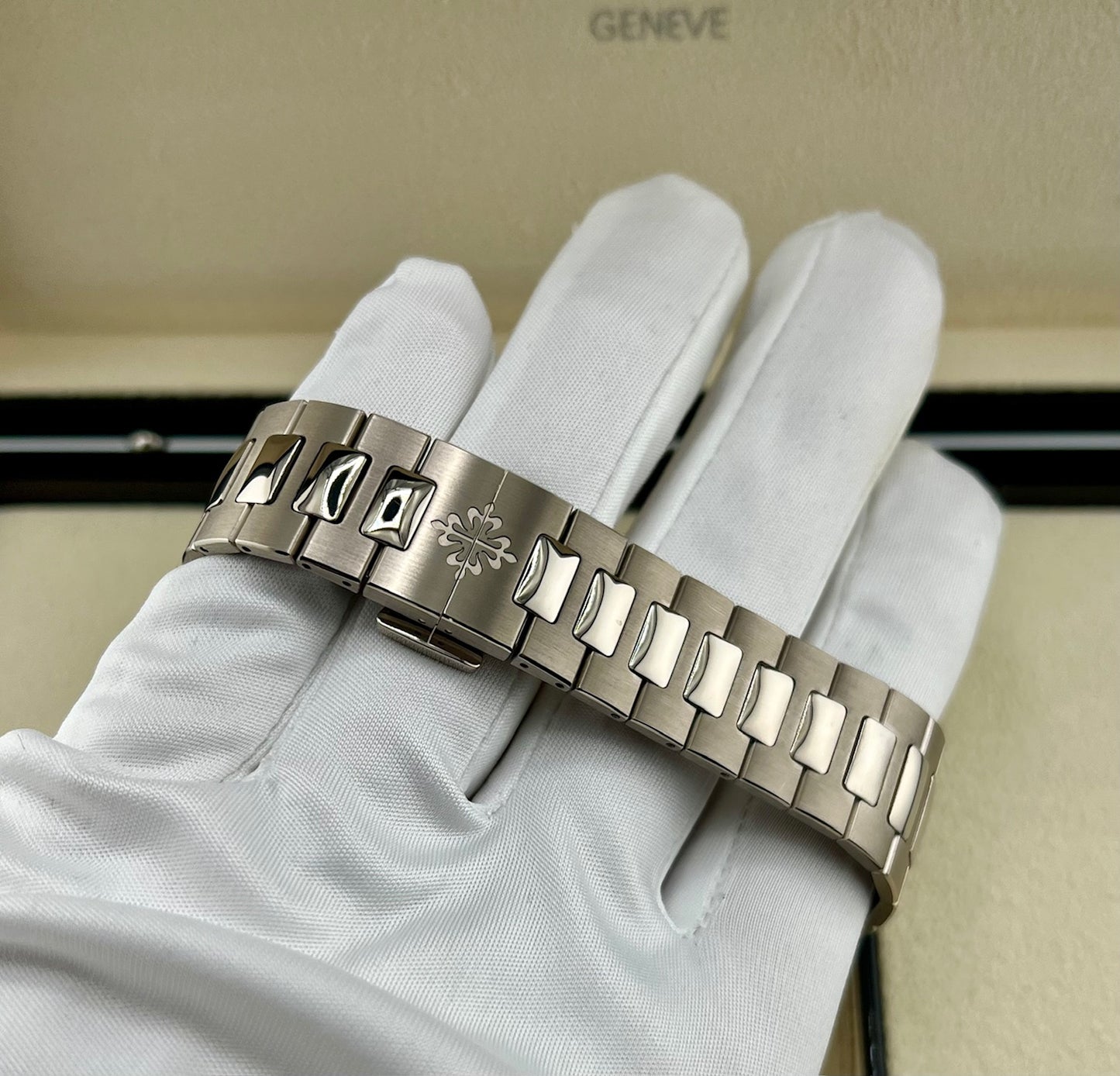 Patek Philippe Nautilus 5811/1G-001 Blue Dial 2023 Full Set White Gold