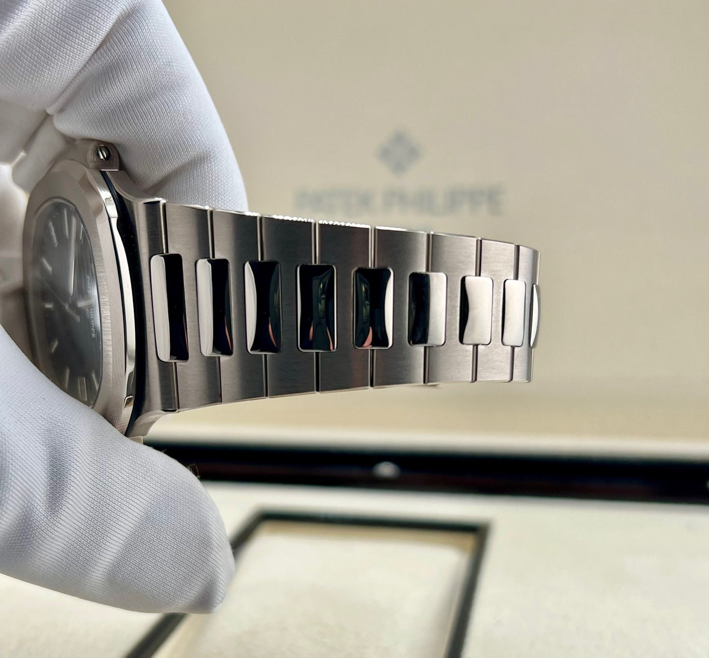 Patek Philippe Nautilus 5811/1G-001 Blue Dial 2023 Full Set White Gold
