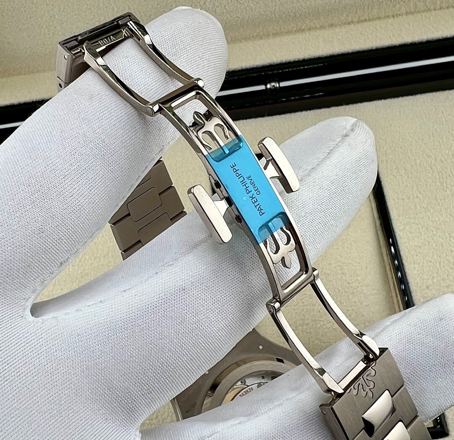 Patek Philippe Nautilus 5811/1G-001 Blue Dial 2023 Full Set White Gold