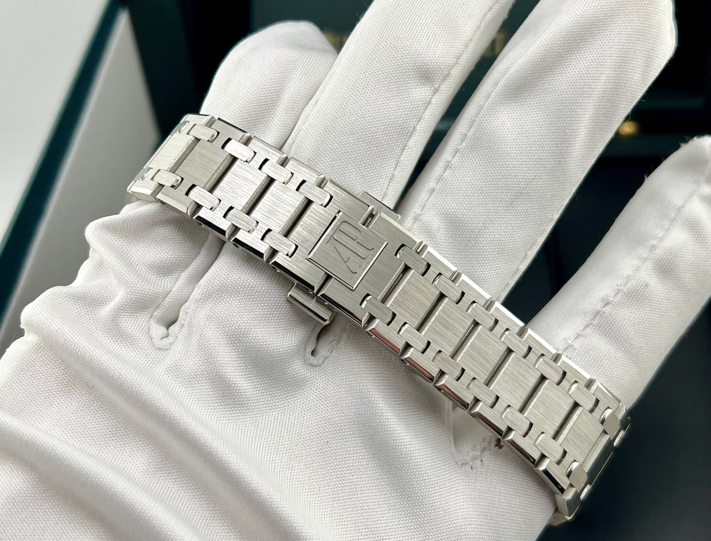 Audemars Piguet Royal Oak "Jumbo" Extra-Thin 16202PT Green Dial 2022 50TH