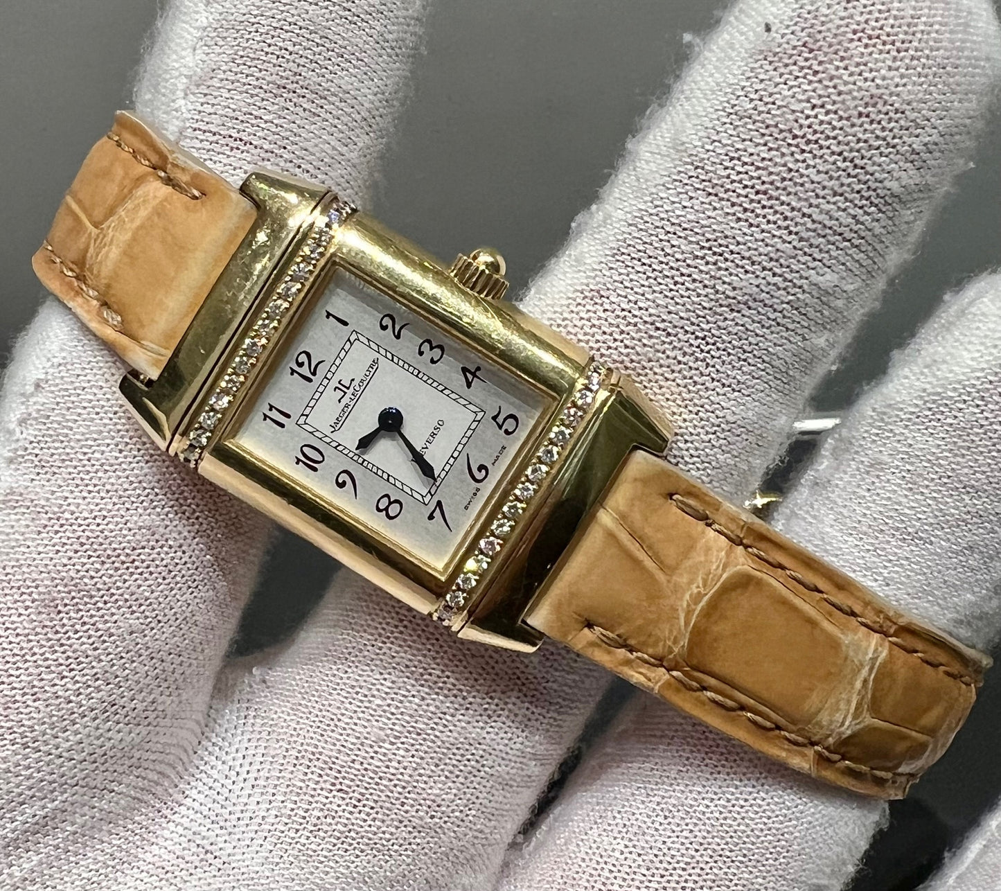 Jaeger-LeCoultre Reverso 18k Diamond 265.1.08 only watch