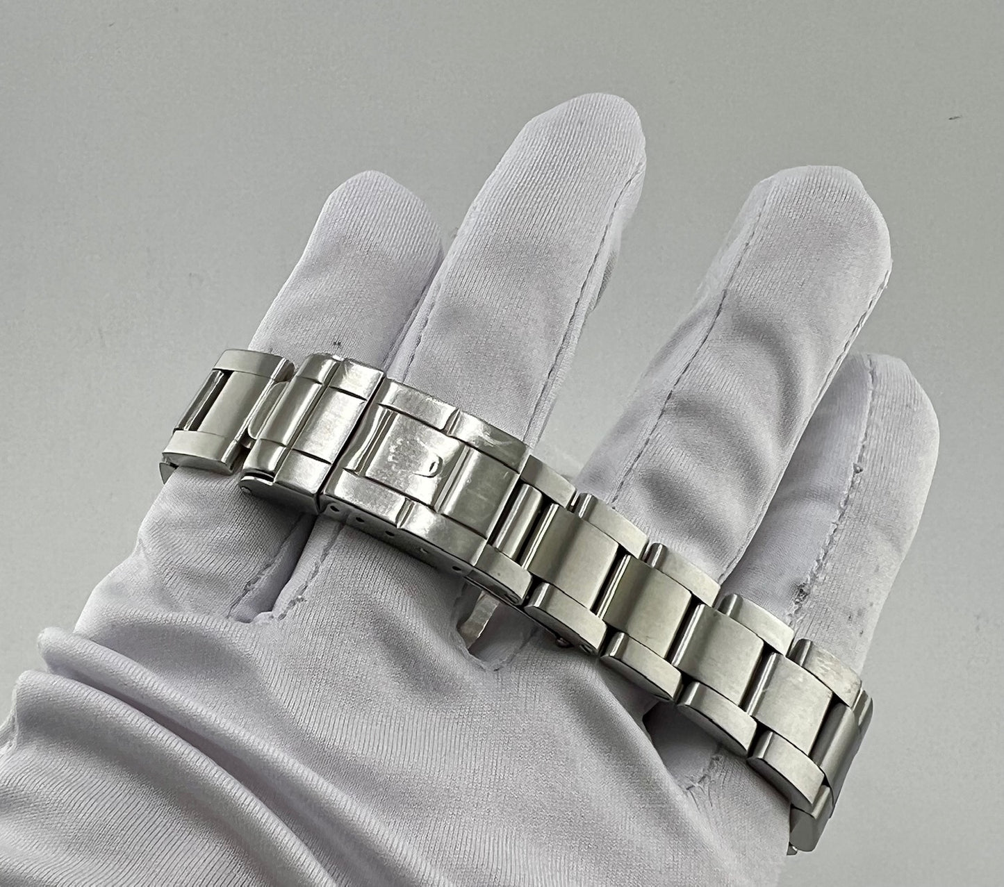 Rolex Explorer II 16570 White Dial Sel 2000