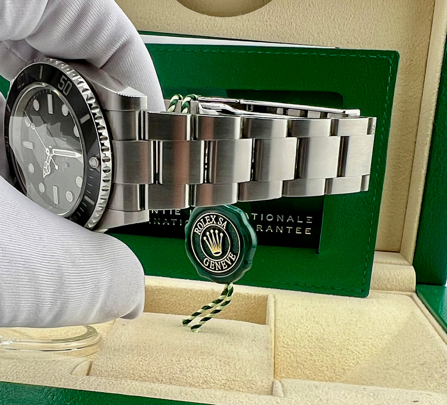 Rolex Submariner No Date 124060 41mm 2024 like new