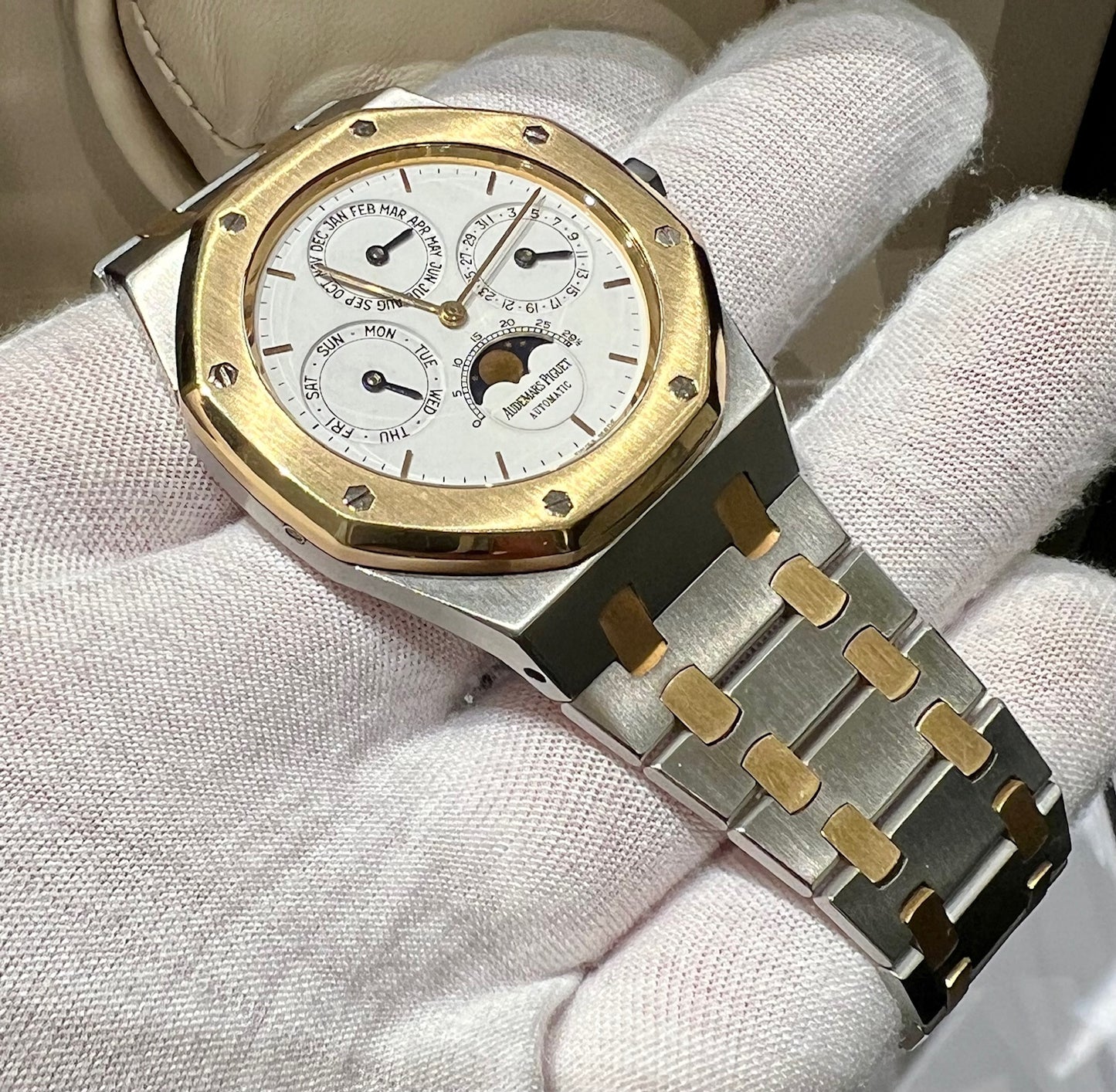 Audemars Piguet Royal Oak Perpetual Calendar 25654BA extrait d'archive + box