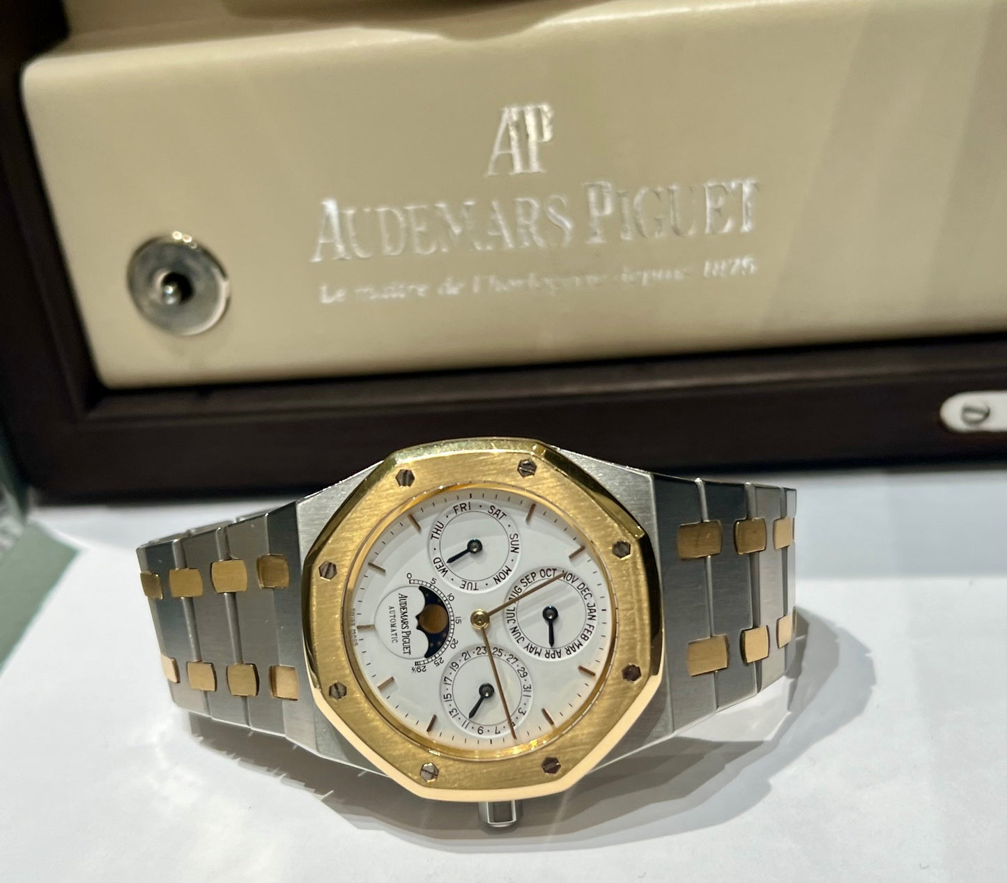 Audemars Piguet Royal Oak Perpetual Calendar 25654BA extrait d'archive + box