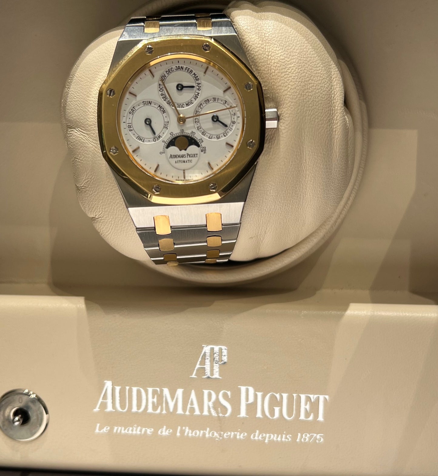 Audemars Piguet Royal Oak Perpetual Calendar 25654BA extrait d'archive + box