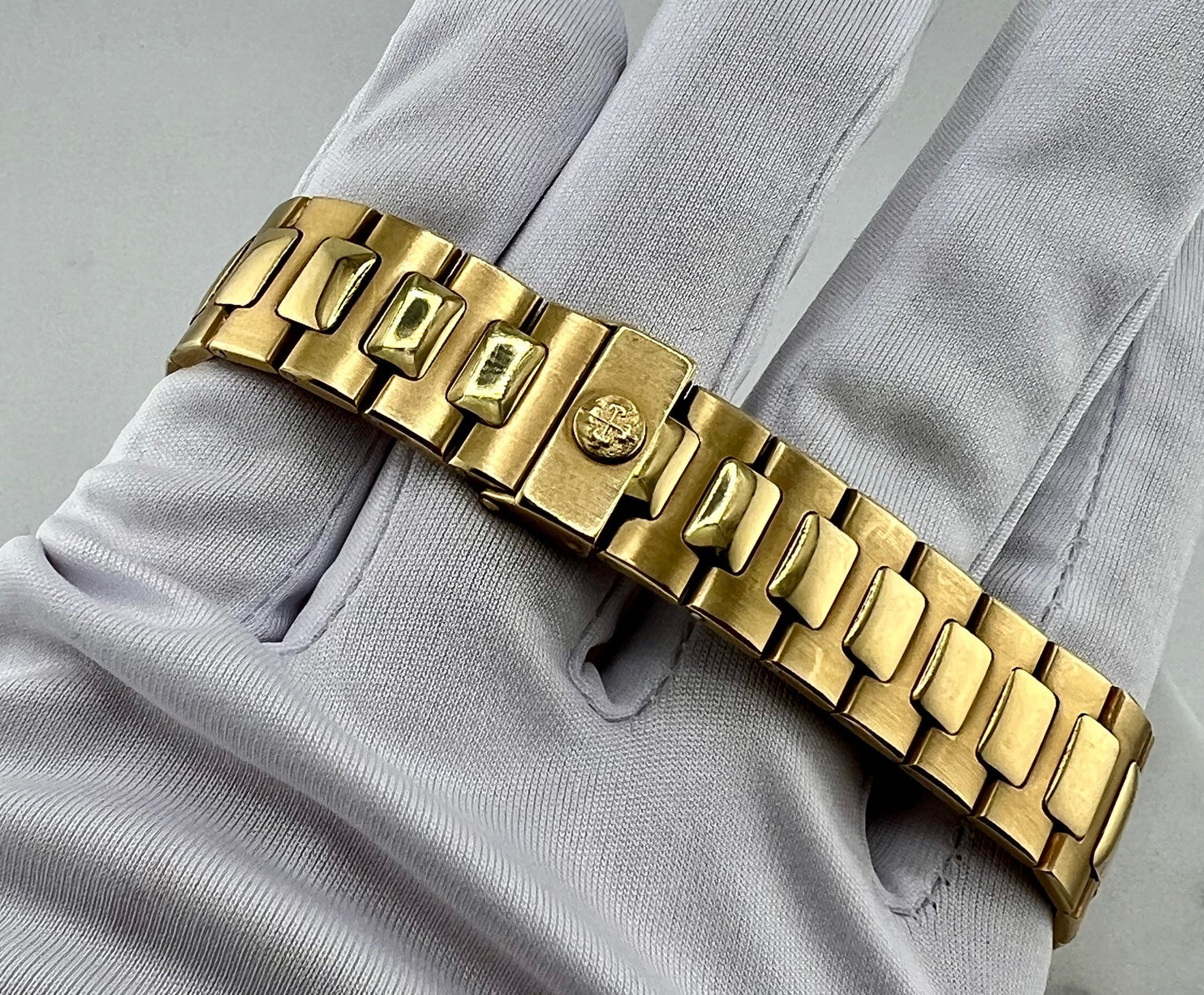 Patek Philippe Nautilus 3800 Yellow Gold Automatic Blue Dial Diamond index 37.5mm