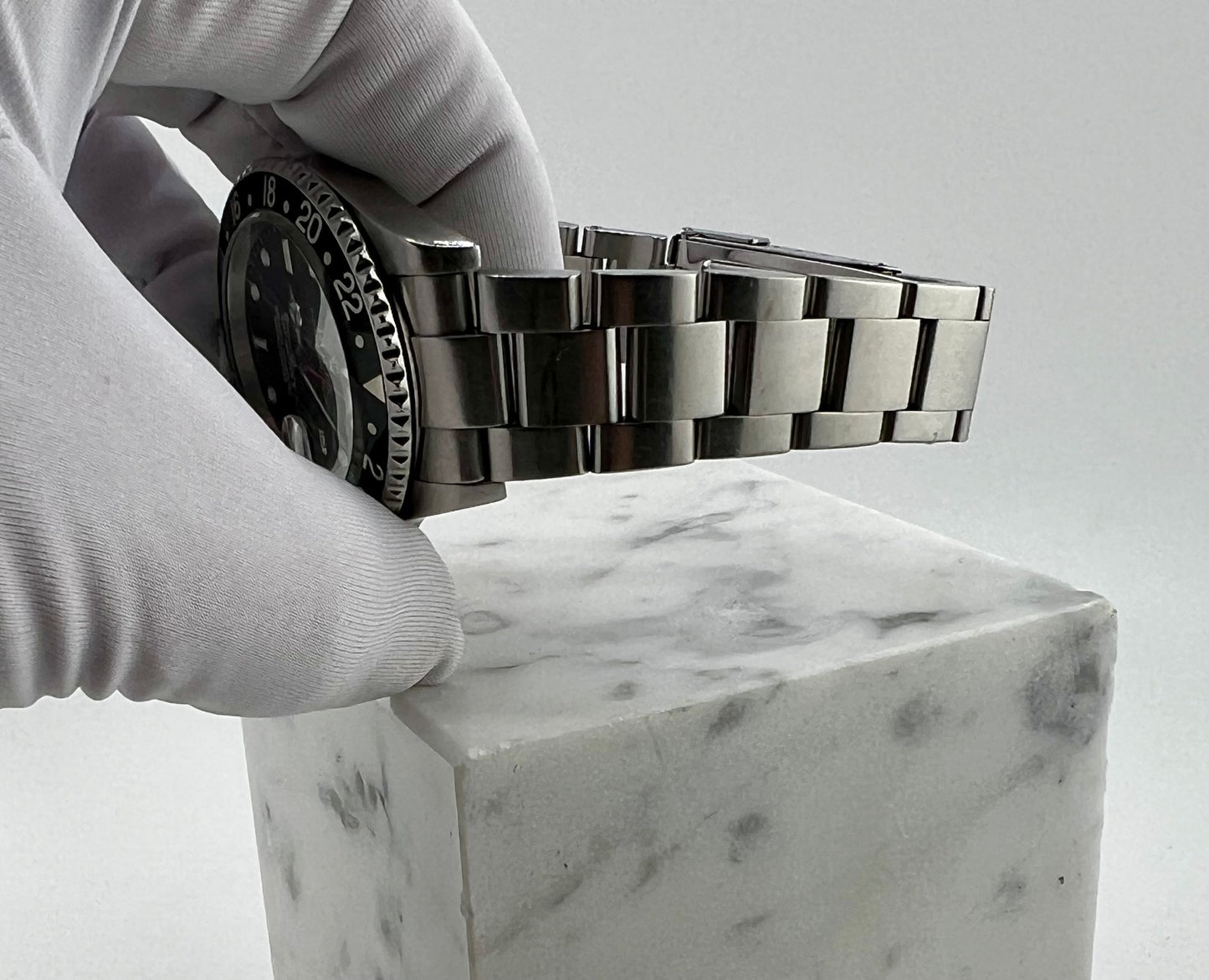 Rolex GMT-Master II 16710 Black Bezel 2004 SEL No Holes only watch