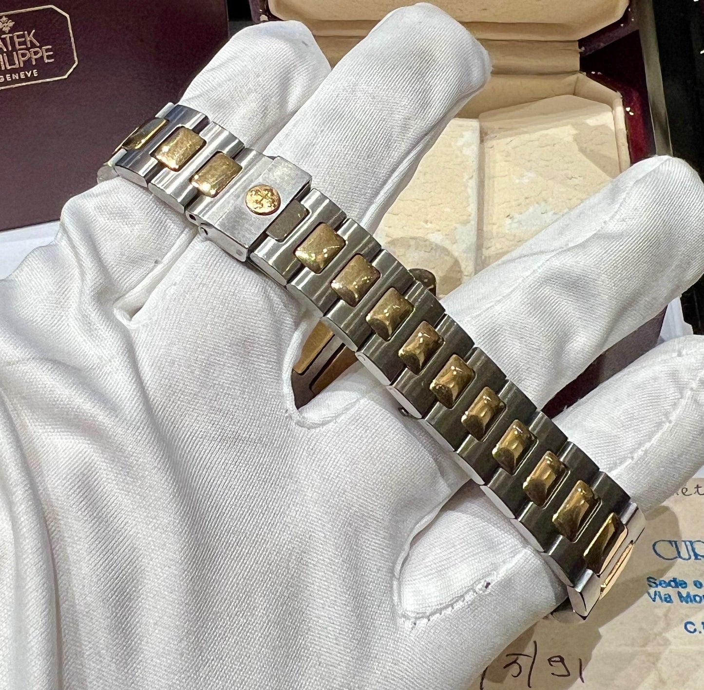 Patek Philippe Nautilus 3800 Champagne Dial Full Set 1991 ITA