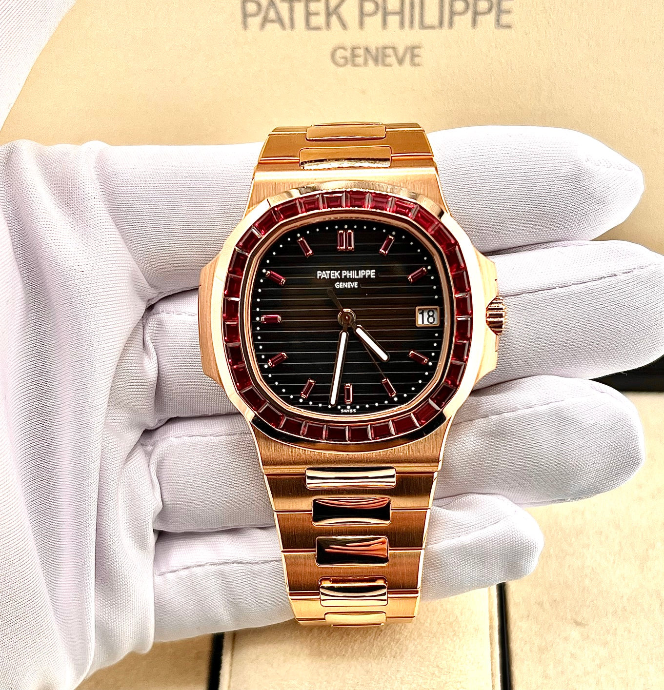 Patek Philippe Nautilus 5723/112R Full Set 2017 (Belgium)