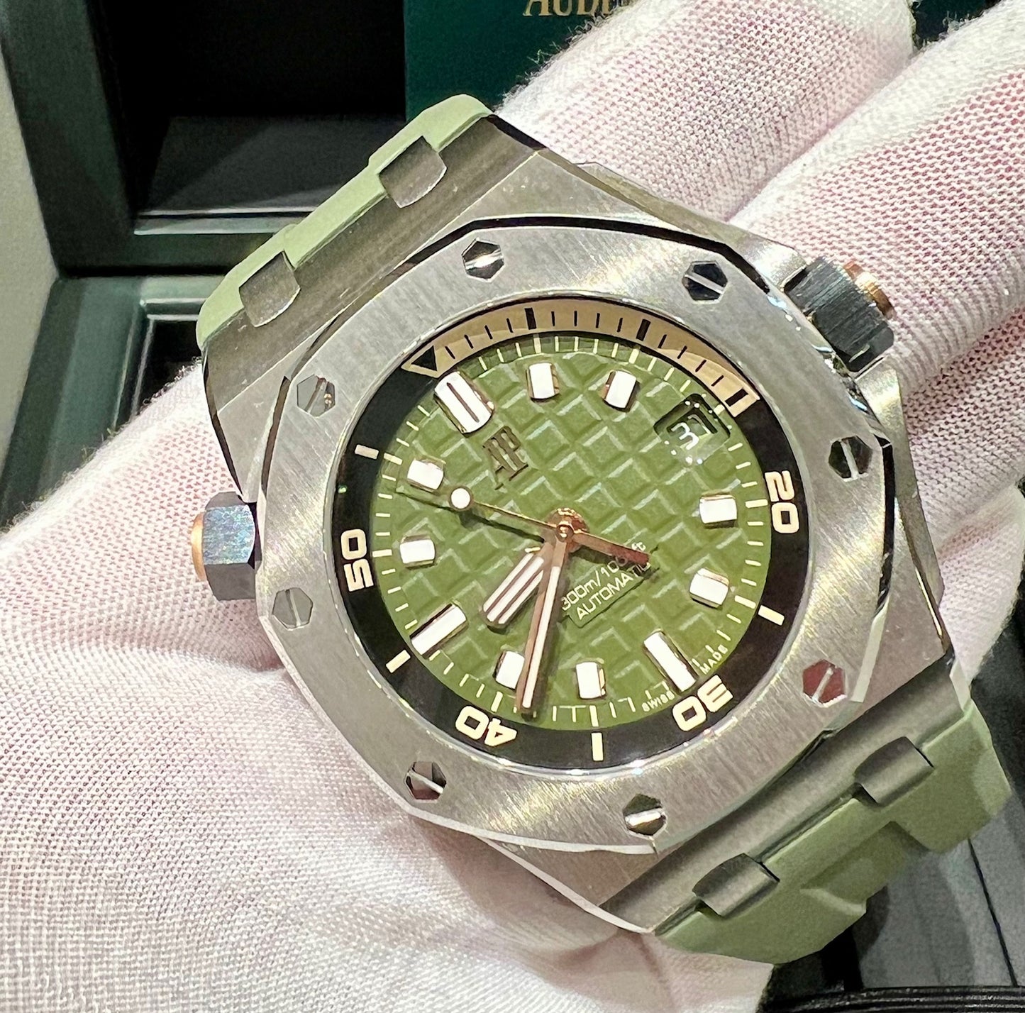 Audemars Piguet Royal Oak Offshore 42mm Diver Green Dial 15720ST 2024