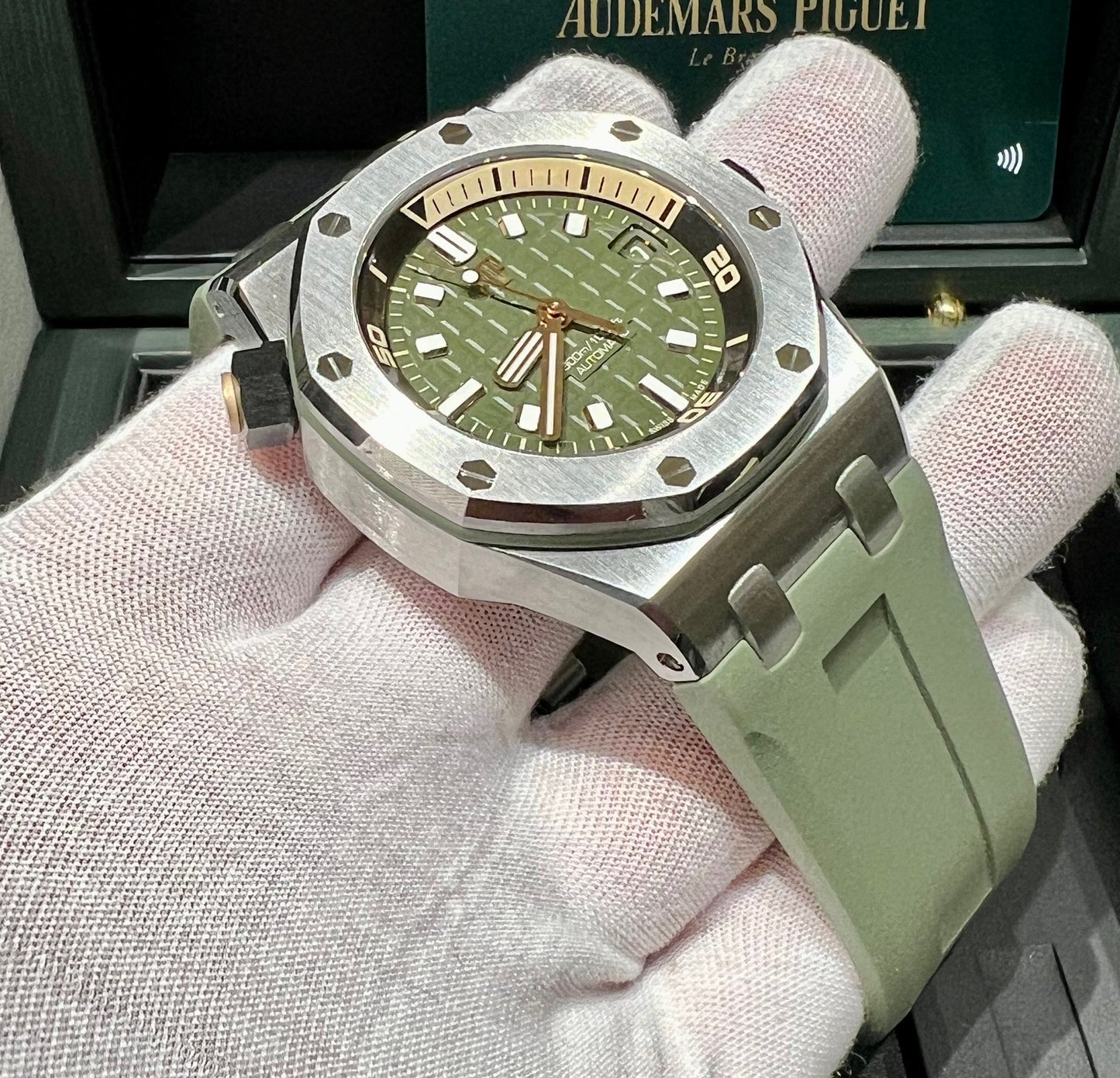 Audemars Piguet Royal Oak Offshore 42mm Diver Green Dial 15720ST 2024