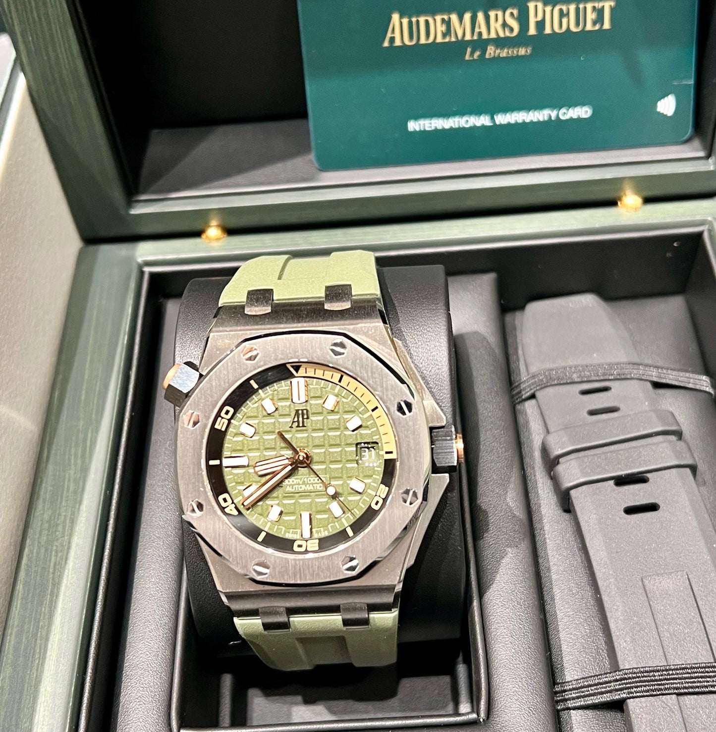 Audemars Piguet Royal Oak Offshore 42mm Diver Green Dial 15720ST 2024