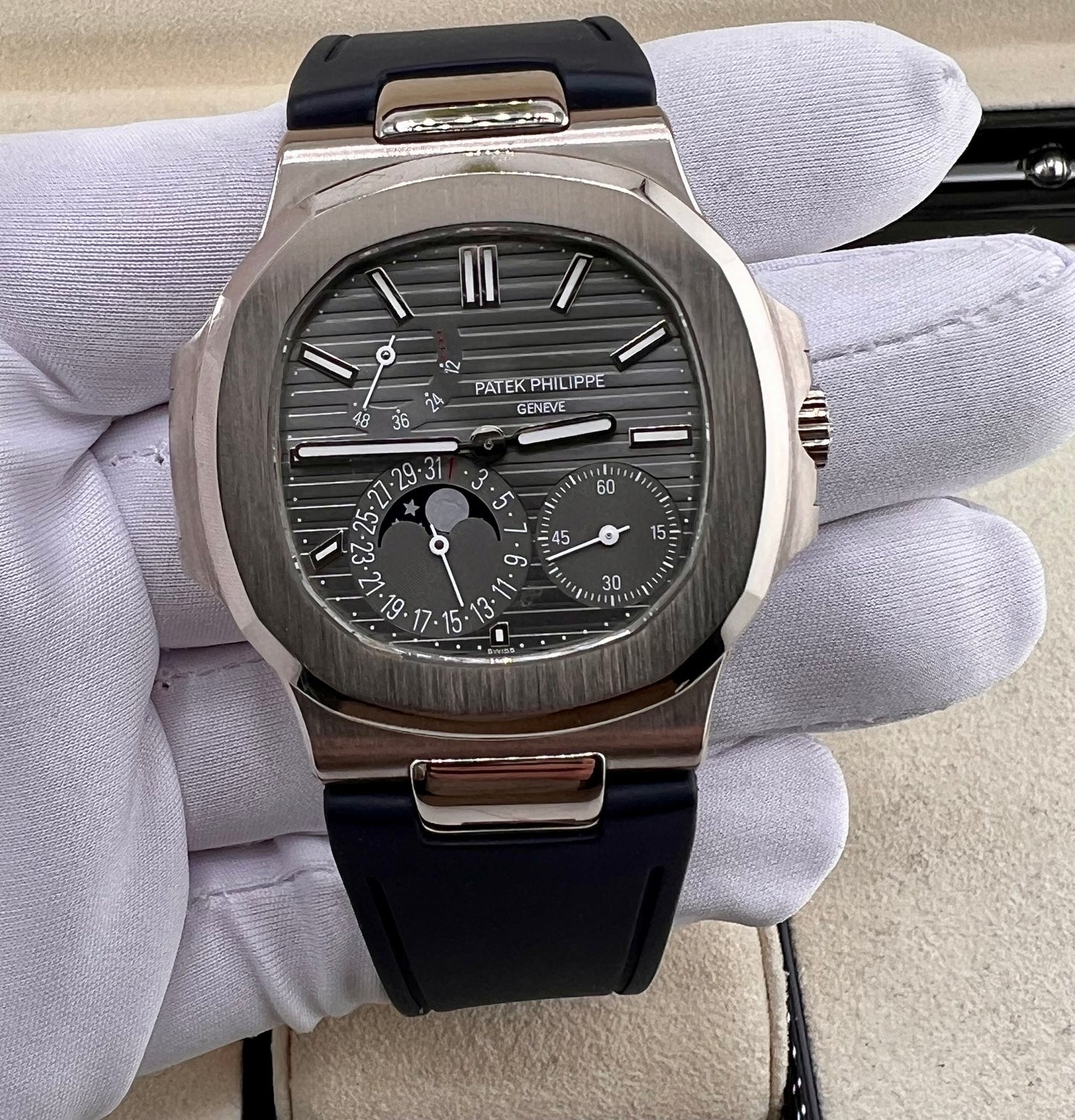 Patek Philippe Nautilus 5712G full set 2015 White Gold