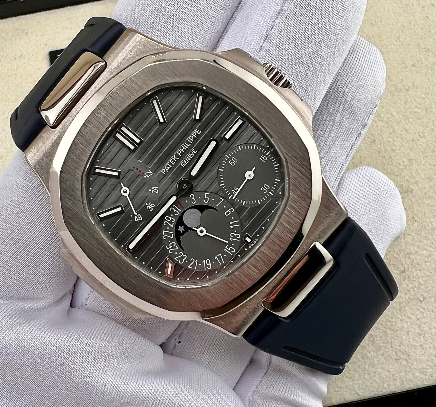 Patek Philippe Nautilus 5712G full set 2015 White Gold