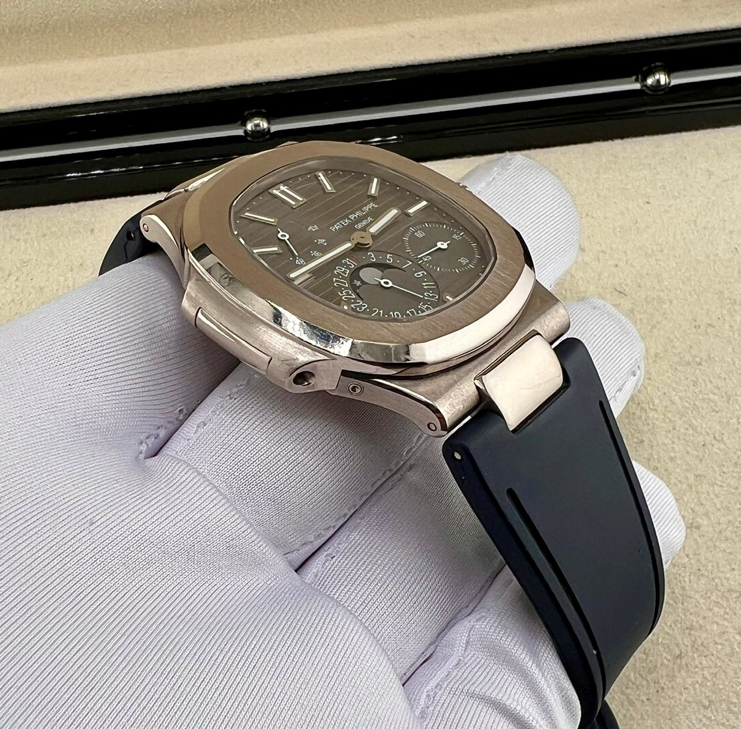 Patek Philippe Nautilus 5712G full set 2015 White Gold