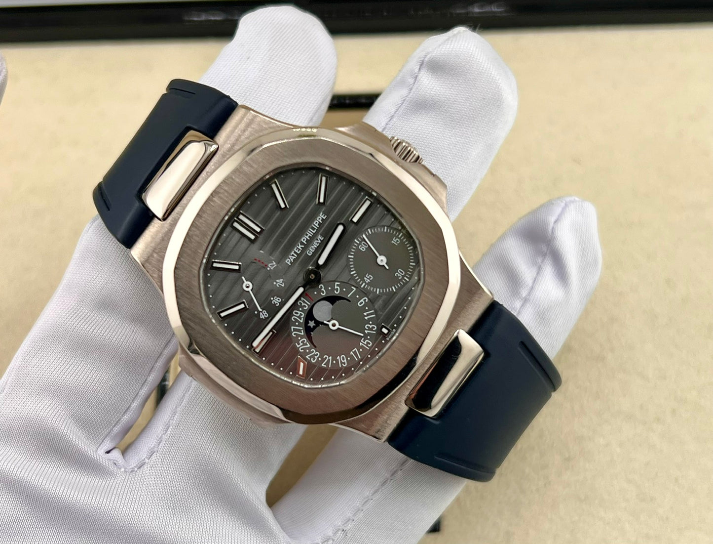 Patek Philippe Nautilus 5712G full set 2015 White Gold