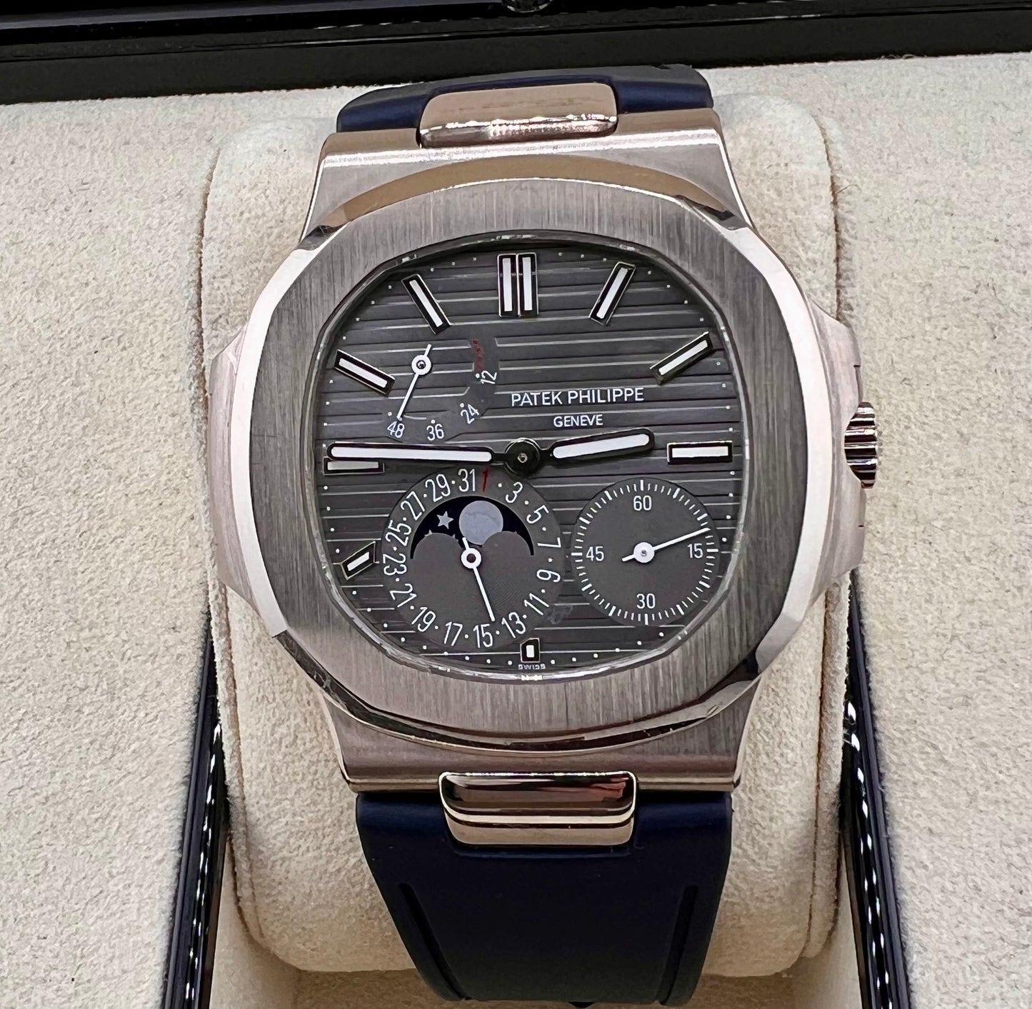 Patek Philippe Nautilus 5712G full set 2015 White Gold