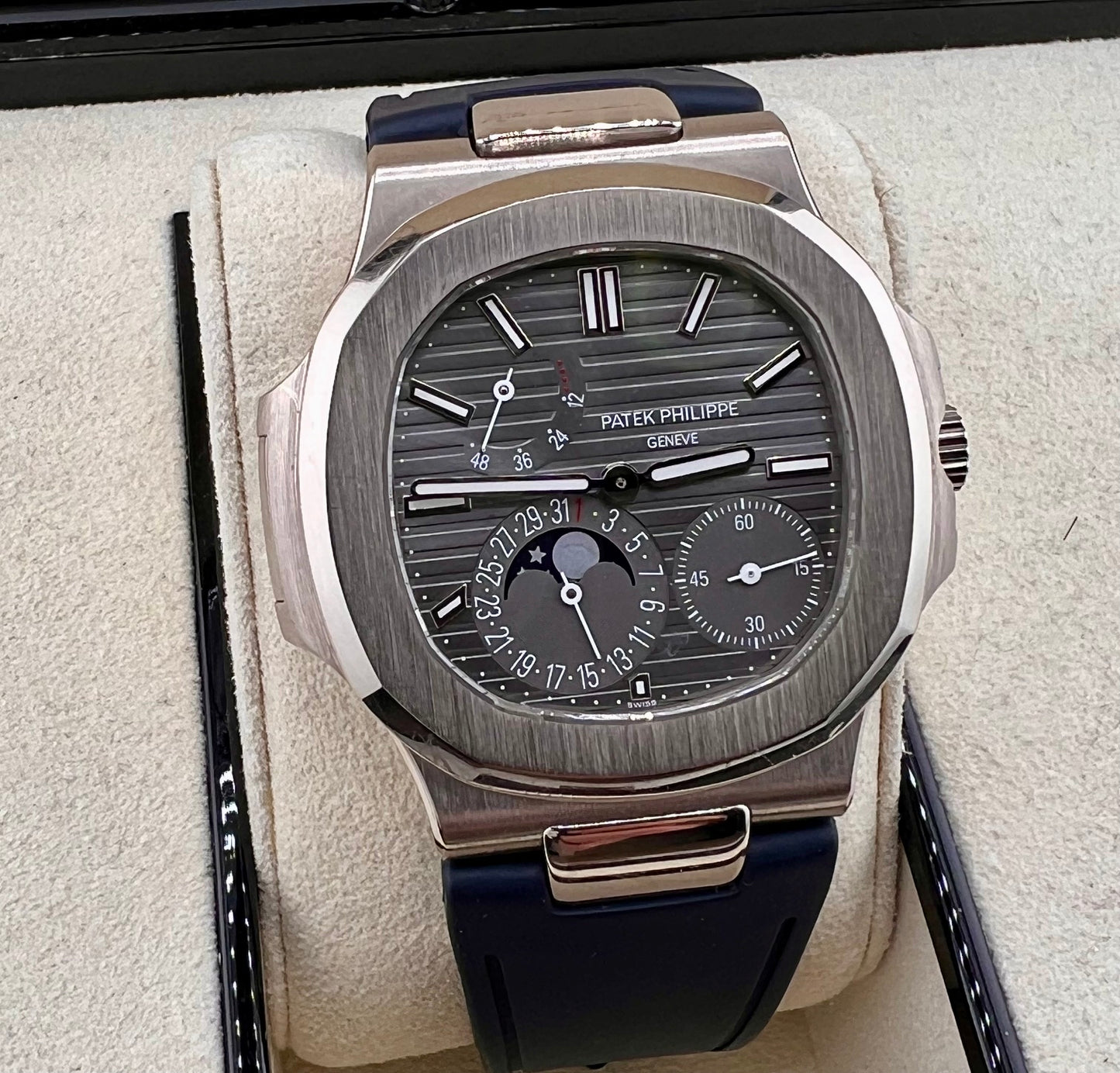 Patek Philippe Nautilus 5712G full set 2015 White Gold
