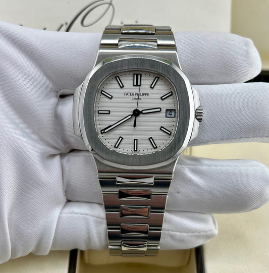 Patek Philippe Nautilus 5711/1A Box&Paper white dial 2014 (Giappone)