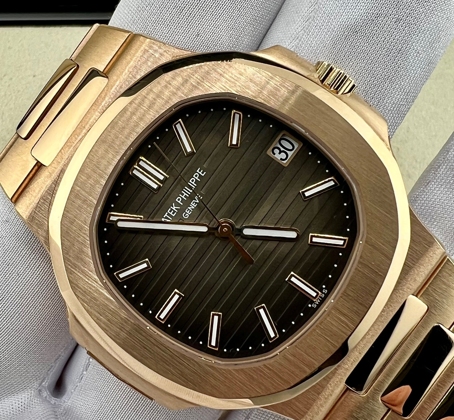 Patek Philippe Nautilus 5711-1R Chocolate Full Set Rose Gold