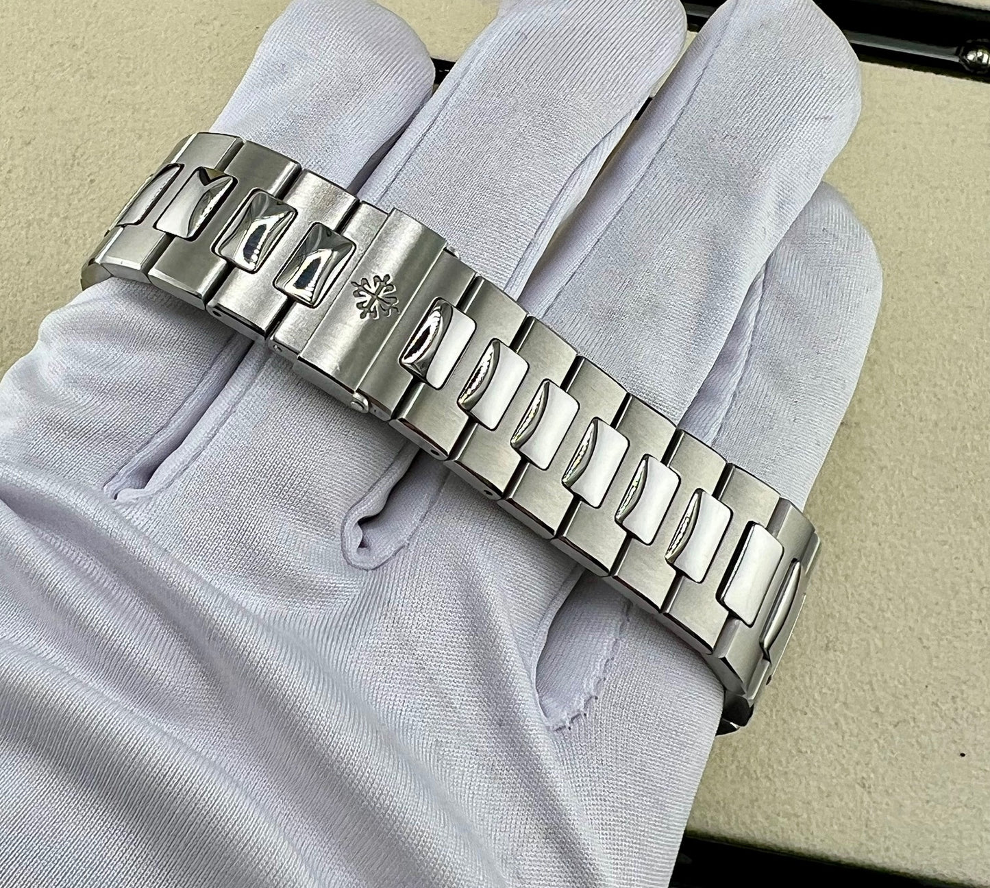 Patek Philippe Nautilus 5726/1A Black Dial 2012 Full Set (Andorra)