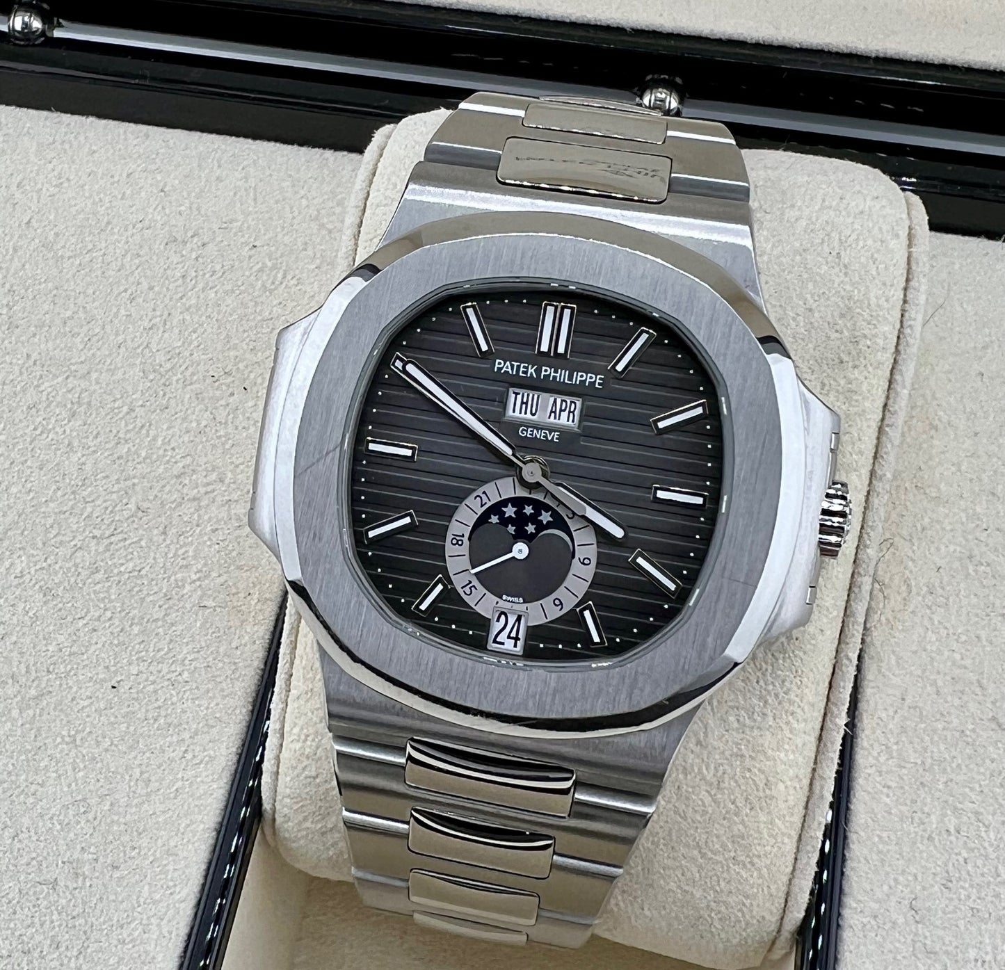 Patek Philippe Nautilus 5726/1A Black Dial 2012 Full Set (Andorra)