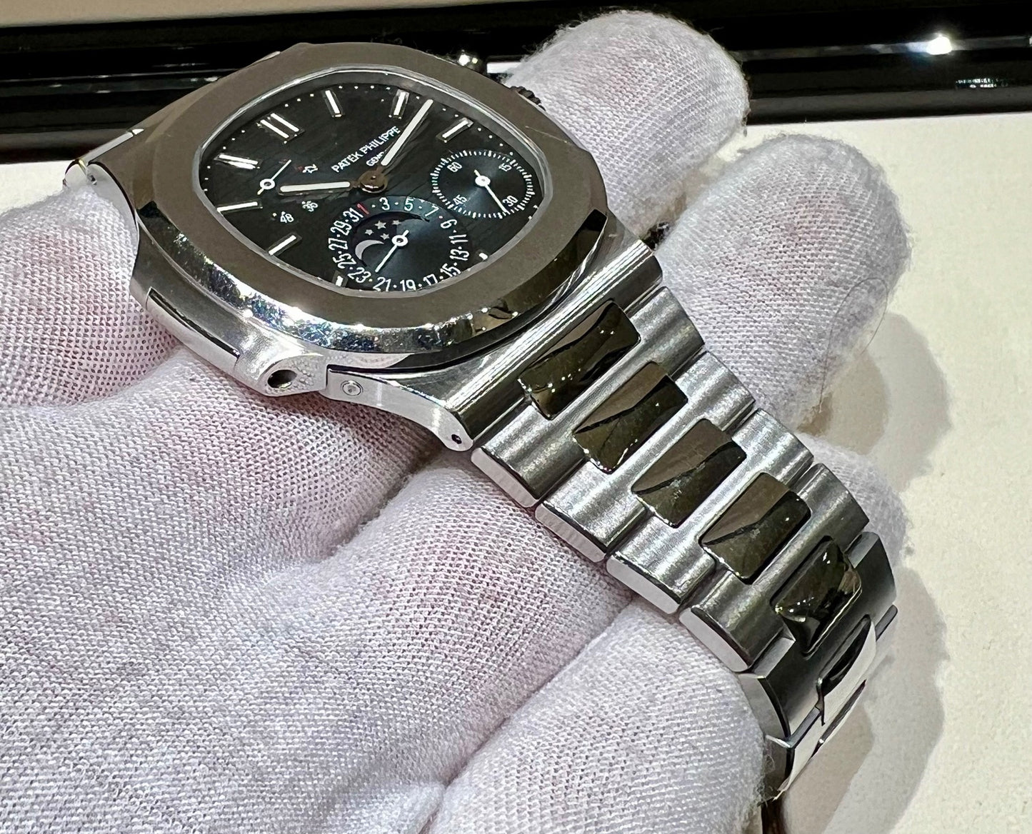 Patek Philippe Nautilus 5712/1A Full Set