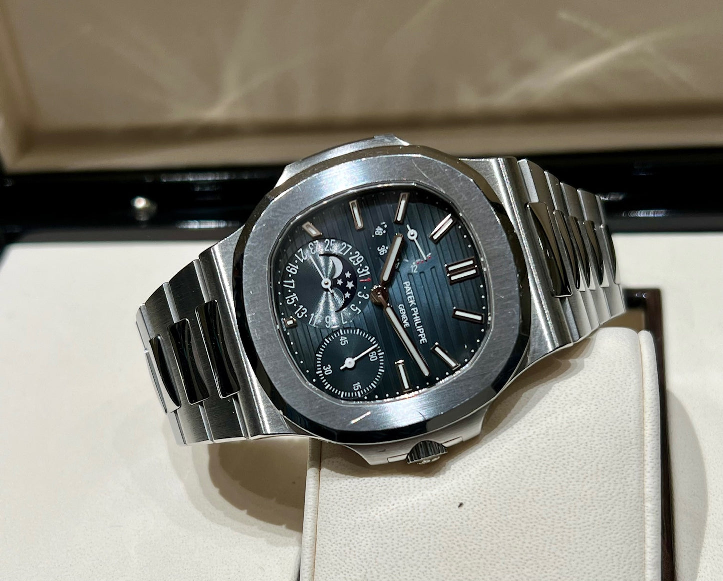 Patek Philippe Nautilus 5712/1A Full Set