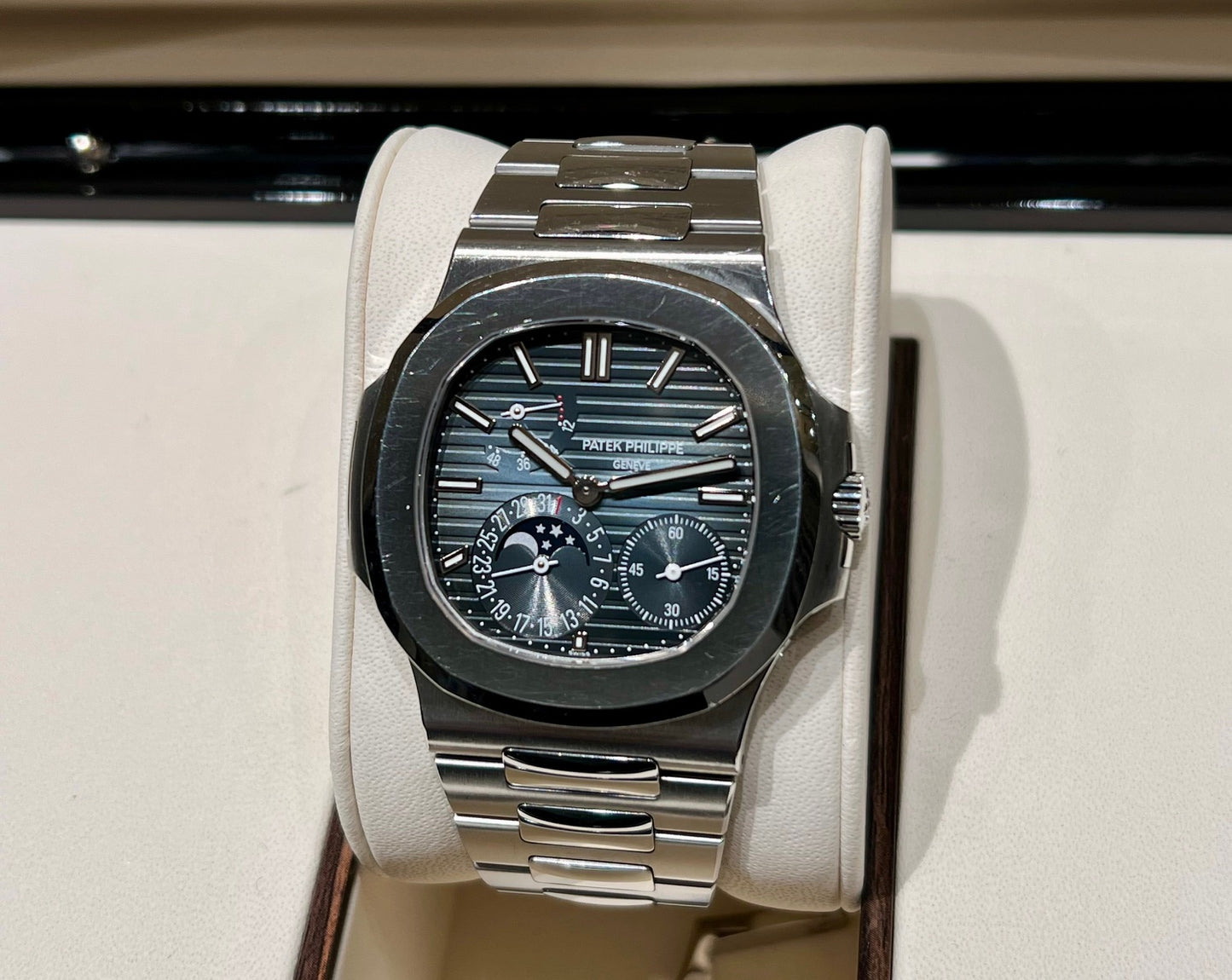 Patek Philippe Nautilus 5712/1A Full Set