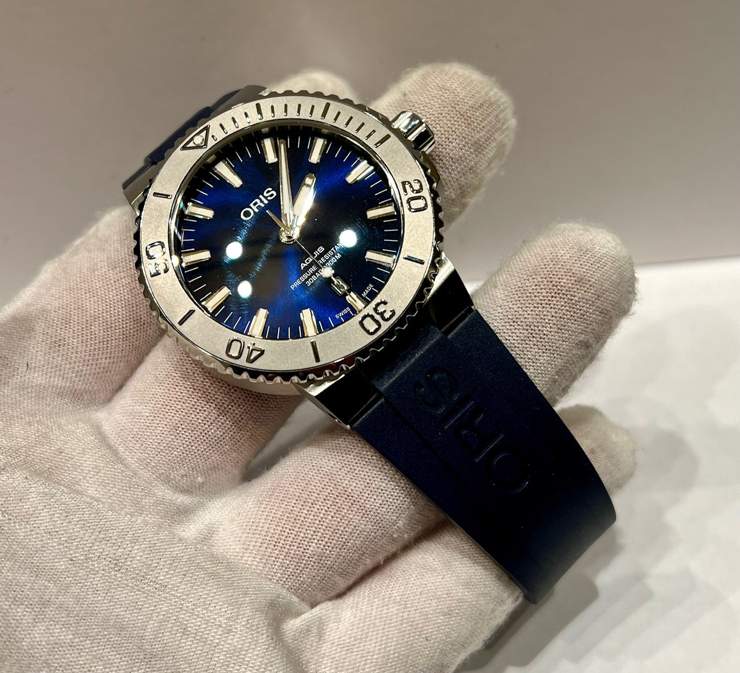 Oris Aquis Date 01733 7730 4114 2023 like new Blue Boutique Bucherer Edition