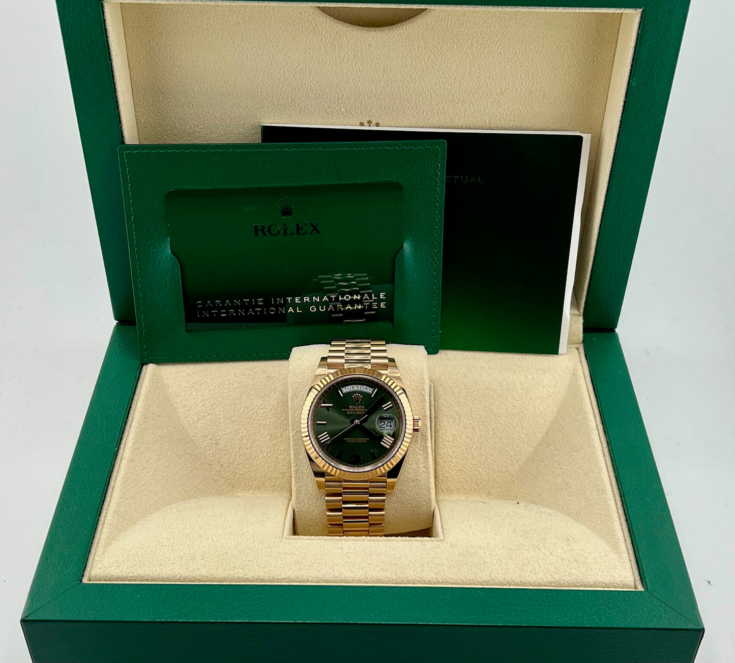 Rolex Day-Date 40mm 228235 2021 Olive Green Dial like new
