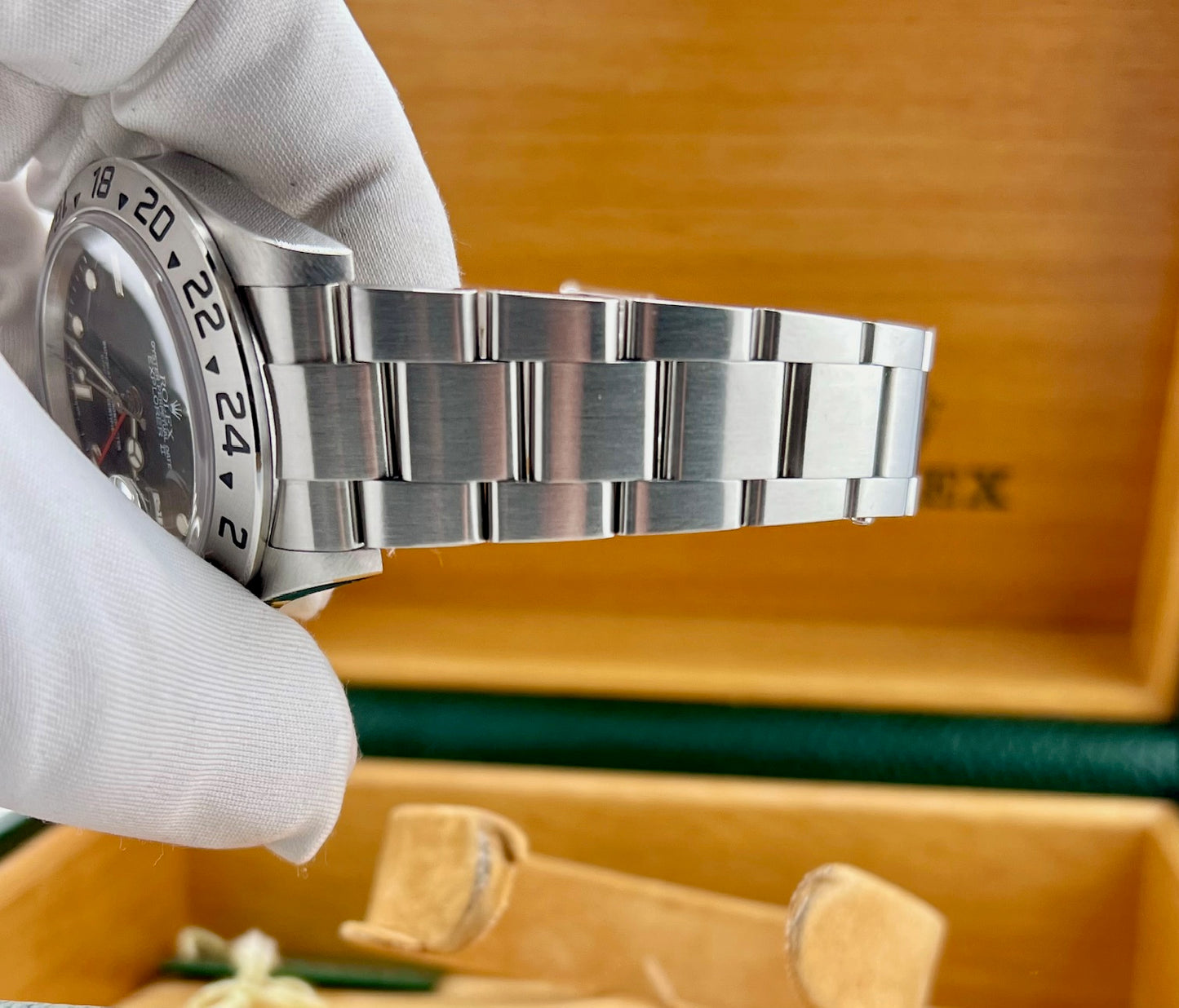 Rolex Explorer II 16570 Black Dial SEL 2005 No Holes
