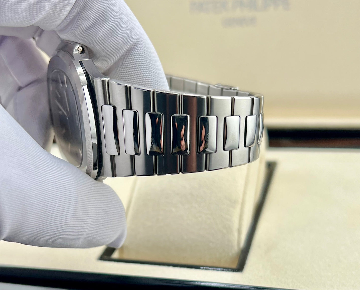 Patek Philippe Nautilus 5711/1A Blue Dial 2017 full set (Malta)